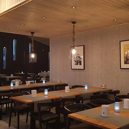 Santa's Igloos Arctic Circle 5*