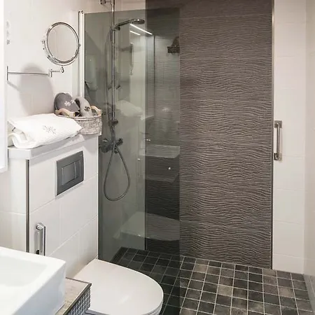 Santa's Igloos Arctic Circle 5*