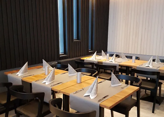 Отель Santa's Igloos Arctic Circle 5*