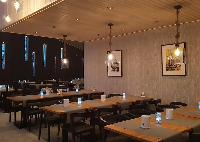 Santa's Igloos Arctic Circle 5*