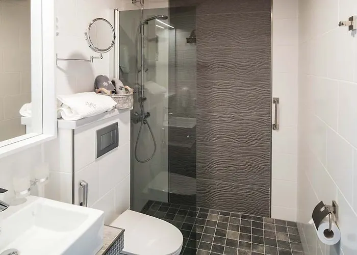 Santa's Igloos Arctic Circle 5*